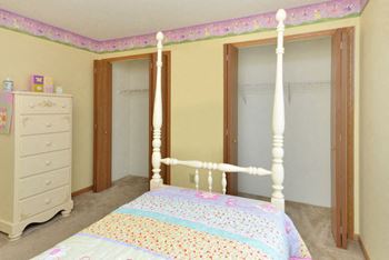 Well decorated bedroom